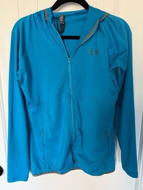 Mountain Hardwear Turquoise Logo Top